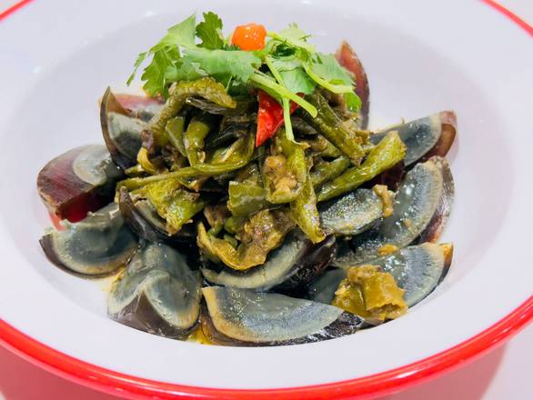 擂椒皮蛋 / Preserved Eggs with Grounded Chilli